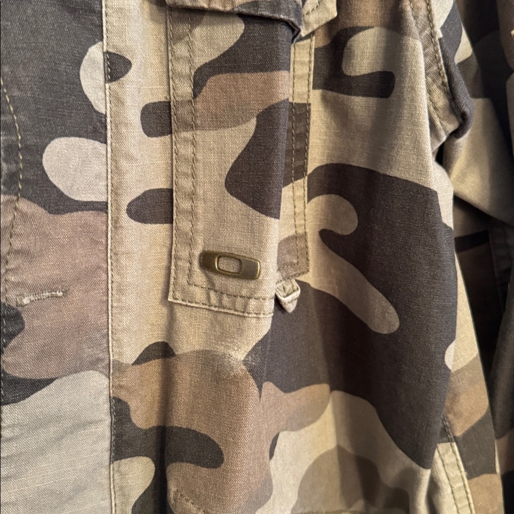 Amazing Oakley camouflage jacket size Medium. - Picture 3 of 6